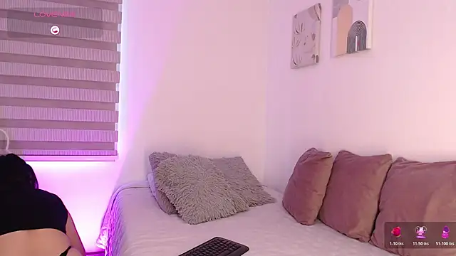 Snapshot of Megan_FE chatting on November 7, 2025, 1:48 pm Megan FE online show from November 7, 2025, 1:48 pm