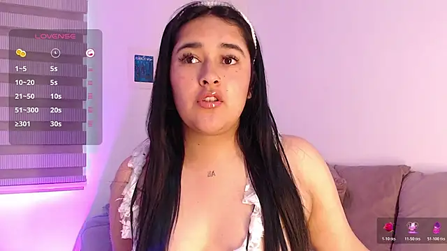 Snapshot of Megan_FE chatting on October 29, 2025, 12:26 pm Megan FE online show from October 29, 2025, 12:26 pm