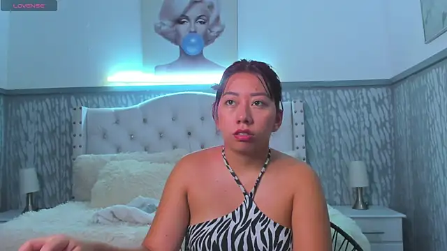 sexylaurita online show from April 22, 2026, 11:28 am