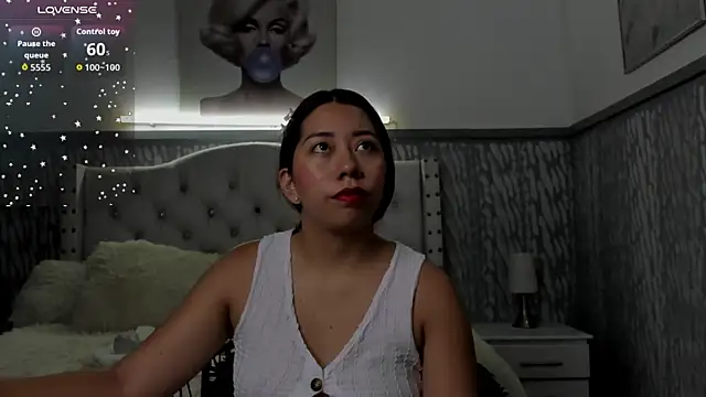 sexylaurita online show from March 27, 2026, 11:22 am