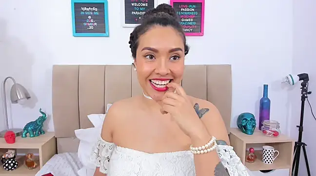 Zoe Gruber online show from March 10, 2025, 4:17 am