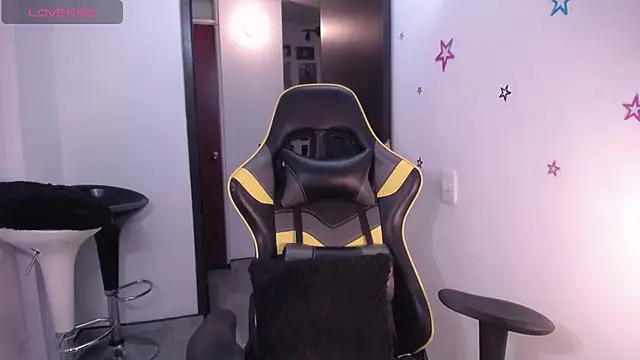 Snapshot of 22Emma_ chatting on November 3, 2025, 1:44 am 22Emma online show from November 3, 2025, 1:44 am