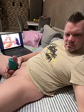 Snapshot of Bastilein1985 chatting on January 14, 2026, 5:05 pm Bastilein1985 online show from January 14, 2026, 5:05 pm