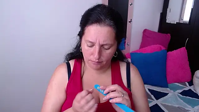 Snapshot of CristialJones_ chatting on November 11, 2025, 2:12 pm CristialJones online show from November 11, 2025, 2:12 pm