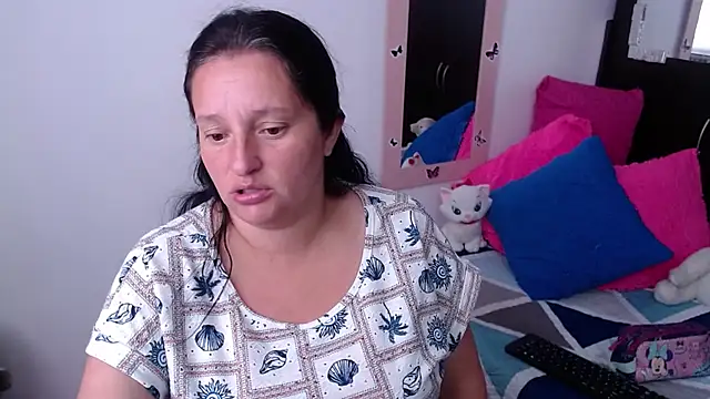 Snapshot of CristialJones_ chatting on November 10, 2025, 2:33 pm CristialJones online show from November 10, 2025, 2:33 pm