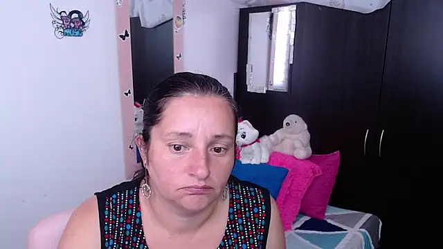 Snapshot of CristialJones_ chatting on November 7, 2025, 1:26 pm CristialJones online show from November 7, 2025, 1:26 pm