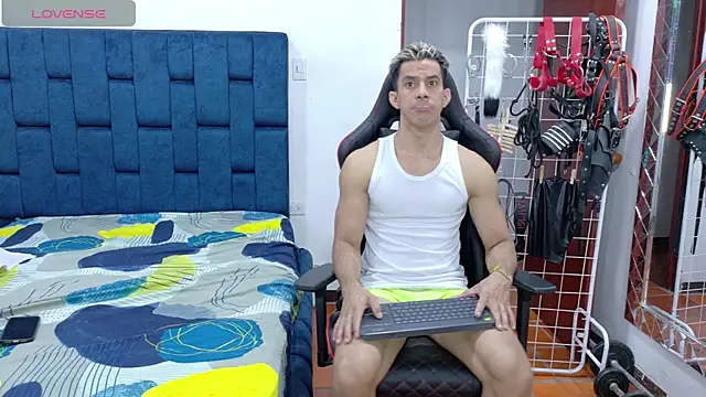 Snapshot of JoseRumbero26 chatting on November 19, 2025, 12:10 am JoseRumbero26 online show from November 19, 2025, 12:10 am