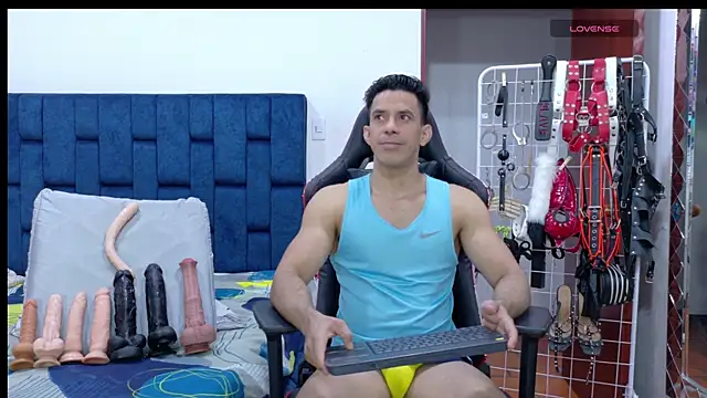 JoseRumbero26 online show from April 21, 2026, 2:03 am