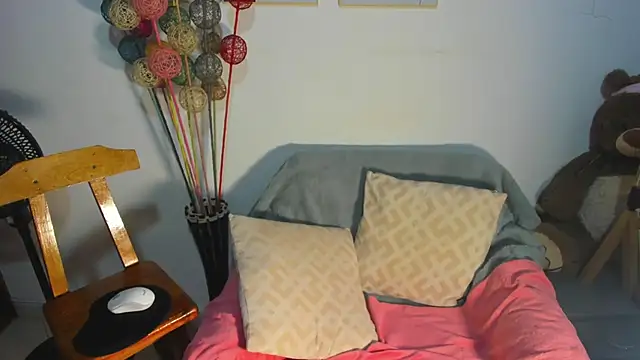 helena copper  online show from April 21, 2026, 3:24 am