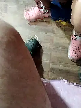 oliver megan online show from October 6, 2025, 11:33 am