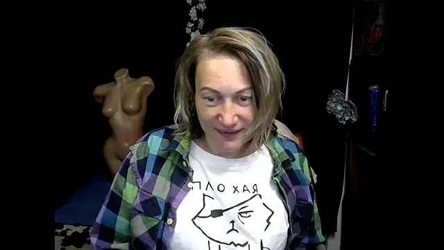 wLESLYMOSw online show from September 25, 2025, 8:42 am