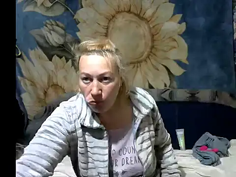 wLESLYMOSw online show from April 19, 2026, 7:05 pm