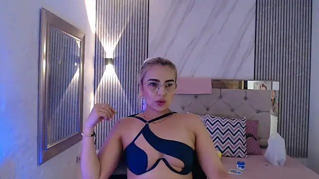 ashley  tylor online show from February 23, 2026, 11:38 pm