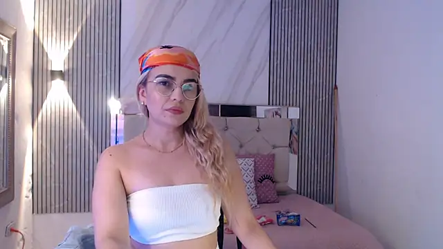 ashley  tylor online show from March 29, 2026, 2:35 am