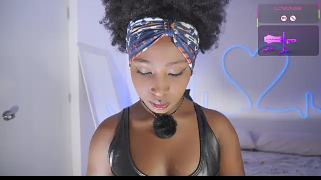 EmmaSanzz  online show from January 7, 2026, 11:04 am