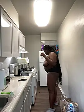 fantasygyal online show from June 22, 2026, 6:27 pm