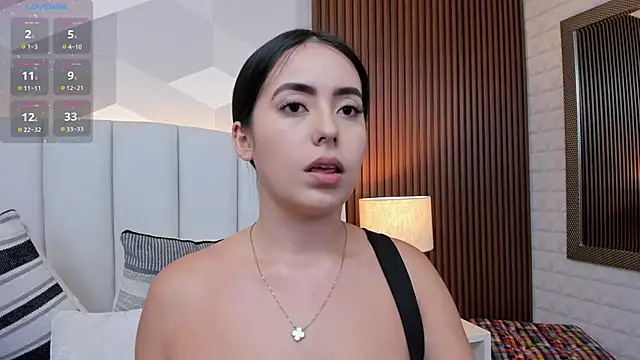 Snapshot of Julietasantos__ chatting on October 15, 2025, 7:22 pm Julietasantos online show from October 15, 2025, 7:22 pm