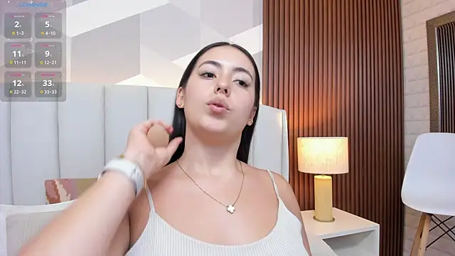 Snapshot of Julietasantos__ chatting on November 4, 2025, 6:33 pm Julietasantos online show from November 4, 2025, 6:33 pm