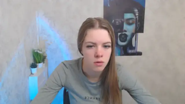 Snapshot of AliceFlirtt_ chatting on December 3, 2025, 8:47 am AliceFlirtt online show from December 3, 2025, 8:47 am