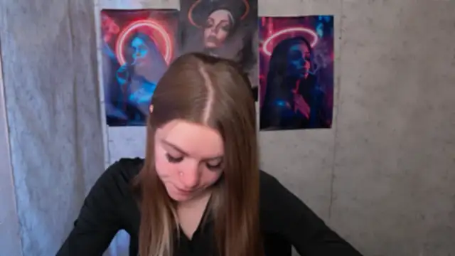 Snapshot of AliceFlirtt_ chatting on December 4, 2025, 11:20 am AliceFlirtt online show from December 4, 2025, 11:20 am