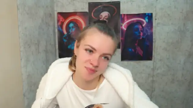 Snapshot of AliceFlirtt_ chatting on November 12, 2025, 11:47 am AliceFlirtt online show from November 12, 2025, 11:47 am