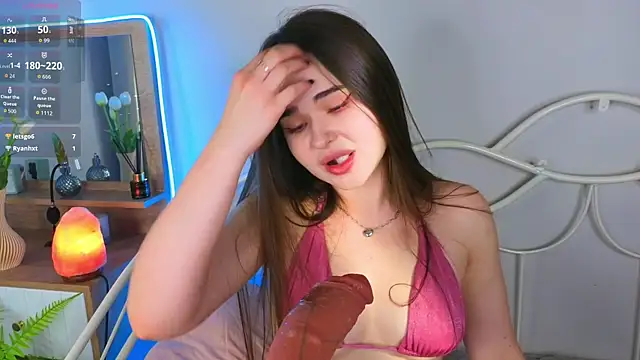 Snapshot of KateBleare chatting on November 13, 2025, 3:49 pm KateBleare online show from November 13, 2025, 3:49 pm