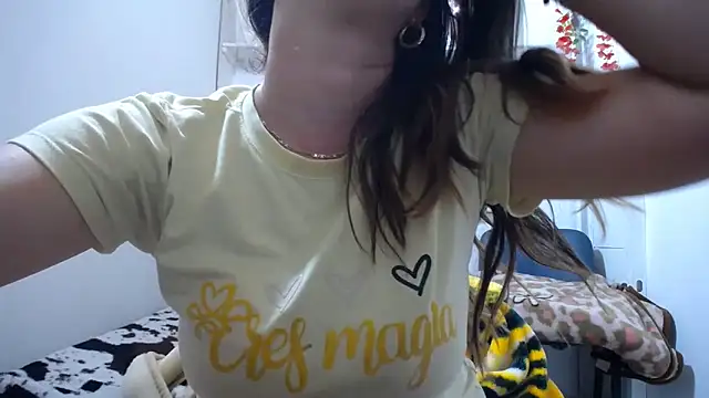 Luna girlhot  online show from February 6, 2026, 4:58 pm