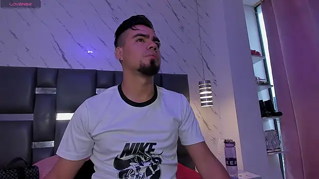 PittAndLunaa online show from April 16, 2026, 12:28 pm