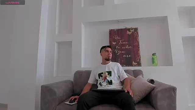 PittAndLunaa online show from March 1, 2026, 12:27 pm