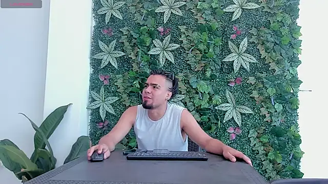 PittAndLunaa online show from April 19, 2026, 12:39 pm