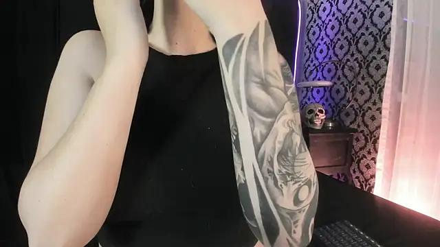 Adeelinee online show from February 5, 2026, 8:15 pm