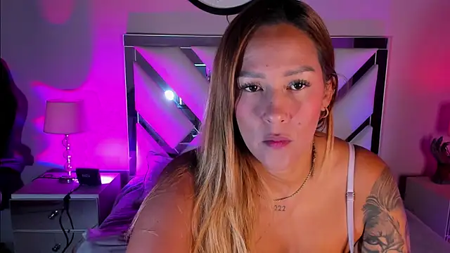 Snapshot of AnyyJones chatting on October 22, 2025, 9:35 pm AnyyJones online show from October 22, 2025, 9:35 pm