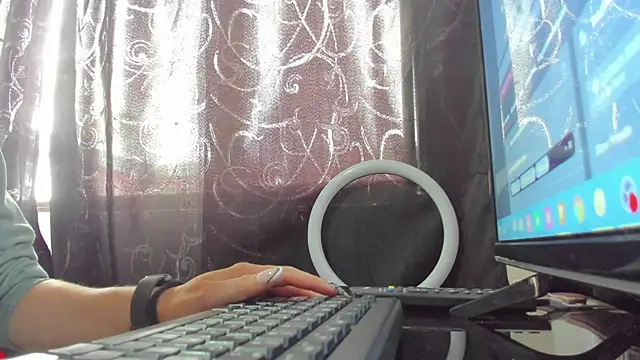 Snapshot of samantha__wilson chatting on October 29, 2025, 2:49 pm samantha wilson online show from October 29, 2025, 2:49 pm