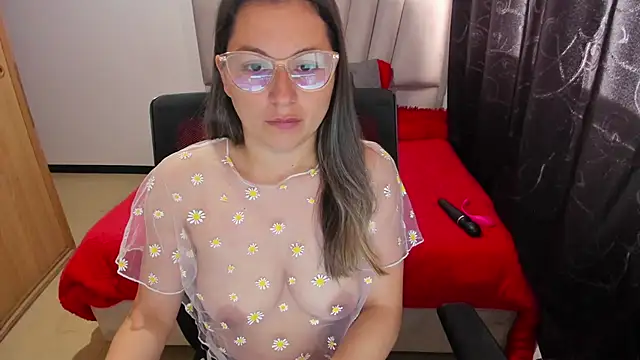 Snapshot of samantha__wilson chatting on December 4, 2025, 1:32 pm samantha wilson online show from December 4, 2025, 1:32 pm