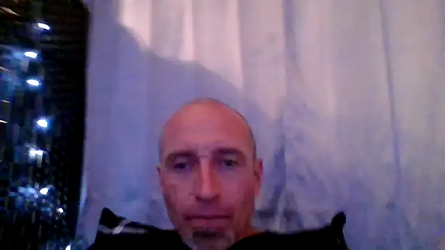 Snapshot of El_Gizmo chatting on May 9, 2026, 4:38 am El Gizmo online show from May 9, 2026, 4:38 am
