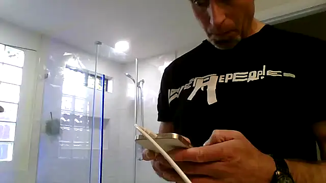 Snapshot of El_Gizmo chatting on May 6, 2026, 1:20 am El Gizmo online show from May 6, 2026, 1:20 am
