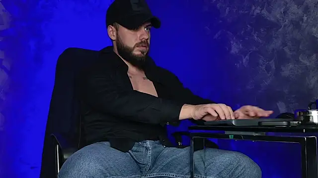 juliusmasters online show from December 21, 2025, 8:09 pm