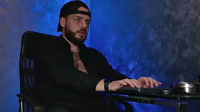 Snapshot of juliusmasters chatting on December 15, 2025, 8:36 pm juliusmasters online show from December 15, 2025, 8:36 pm