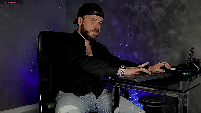 Snapshot of juliusmasters chatting on November 10, 2025, 8:03 pm juliusmasters online show from November 10, 2025, 8:03 pm