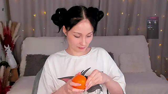 Snapshot of LisaMooore chatting on February 15, 2025, 9:39 pm LisaMooore online show from February 15, 2025, 9:39 pm