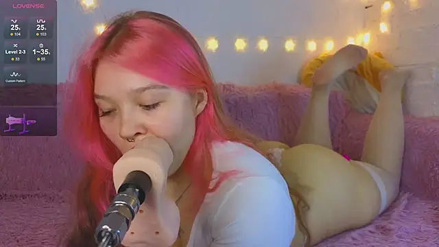 Snapshot of May_aster chatting on December 4, 2025, 9:14 pm May aster online show from December 4, 2025, 9:14 pm