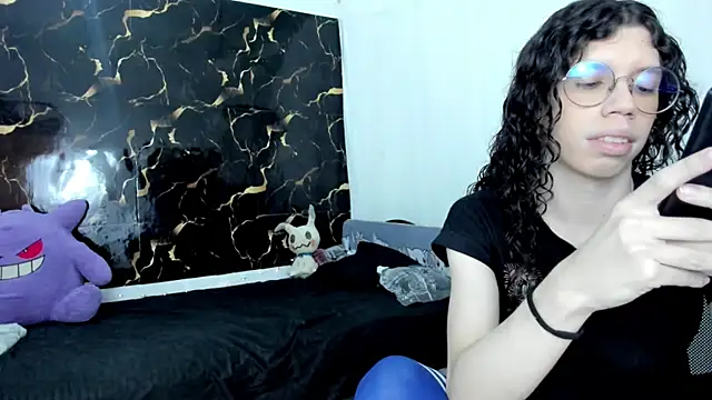 Snapshot of Angel_Dust18 chatting on April 17, 2026, 9:28 pm Angel Dust18 online show from April 17, 2026, 9:28 pm