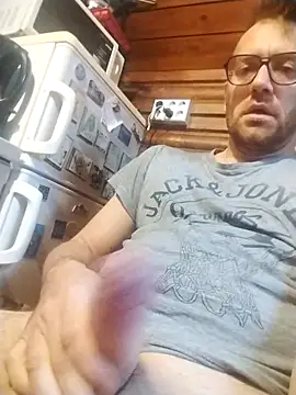 Snapshot of tomee83 chatting on October 9, 2025, 5:52 am tomee83 online show from October 9, 2025, 5:52 am