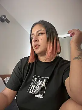 Snapshot of Rae_Lil_White chatting on February 16, 2025, 9:49 pm Rae Lil White online show from February 16, 2025, 9:49 pm