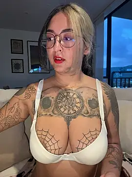 Snapshot of Rae_Lil_White chatting on July 13, 2026, 11:26 pm Rae Lil White online show from July 13, 2026, 11:26 pm
