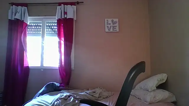 imsohornydacom online show from December 3, 2025, 3:33 pm