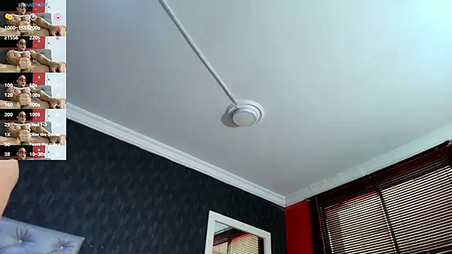 Snapshot of AlexLenox_ chatting on December 3, 2025, 1:10 pm AlexLenox online show from December 3, 2025, 1:10 pm