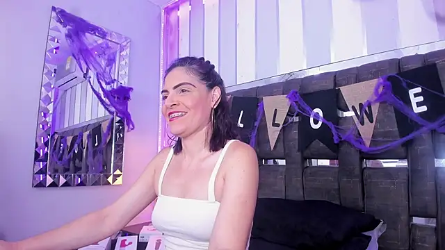 Snapshot of KatteMoss chatting on October 24, 2025, 8:30 pm KatteMoss online show from October 24, 2025, 8:30 pm