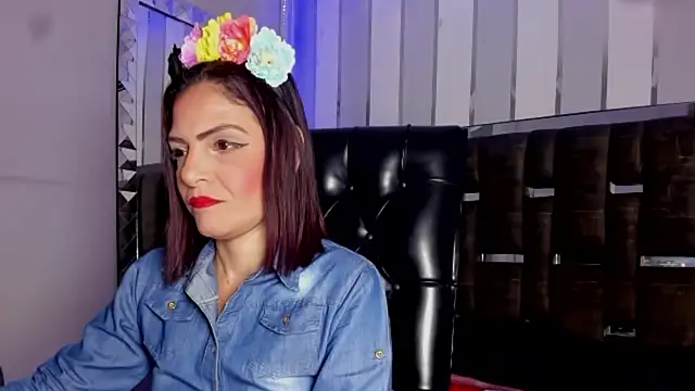 Snapshot of KatteMoss chatting on October 18, 2025, 4:36 am KatteMoss online show from October 18, 2025, 4:36 am