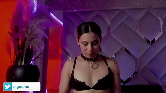 Snapshot of Sara_Foxx1 chatting on December 1, 2025, 8:53 pm Sara Foxx1 online show from December 1, 2025, 8:53 pm